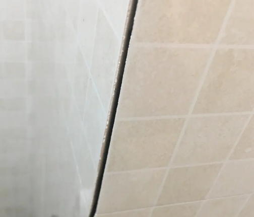 南郑瓷砖空鼓维修公司分享阳台瓷砖脱落的修复过程可以分为以下几个步骤