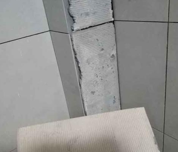 南郑瓷砖空鼓维修公司分享下厨房瓷砖脱落的补救措施。